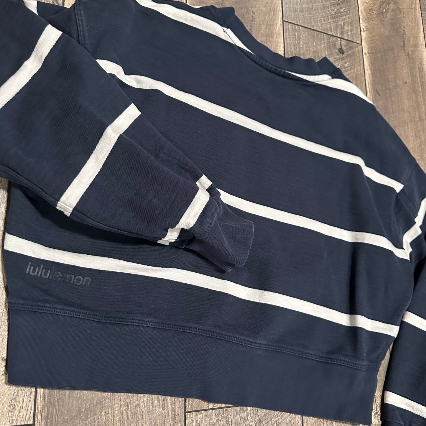 Lululemon Perfectly Oversized Cropped Crew *Stripe
Boundless Stripe True Navy Antique White