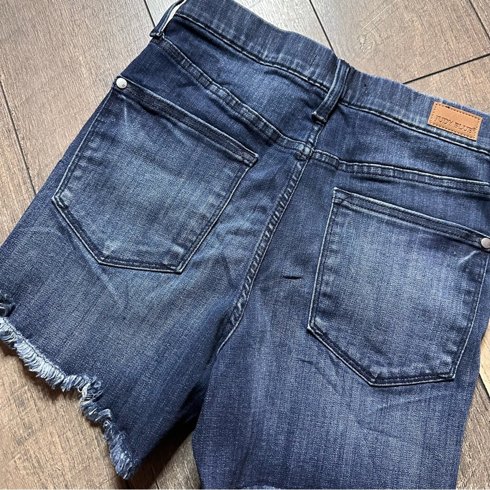 Judy Blue Pull On Dolphin Hem Shorts