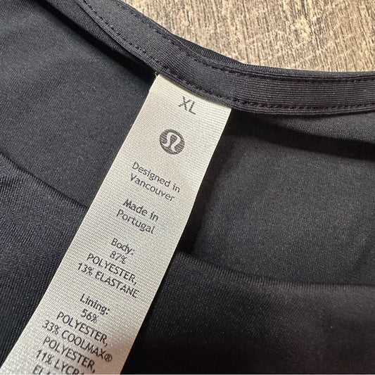 Lululemon Tight-Fit Lined T-Shirt
Black
