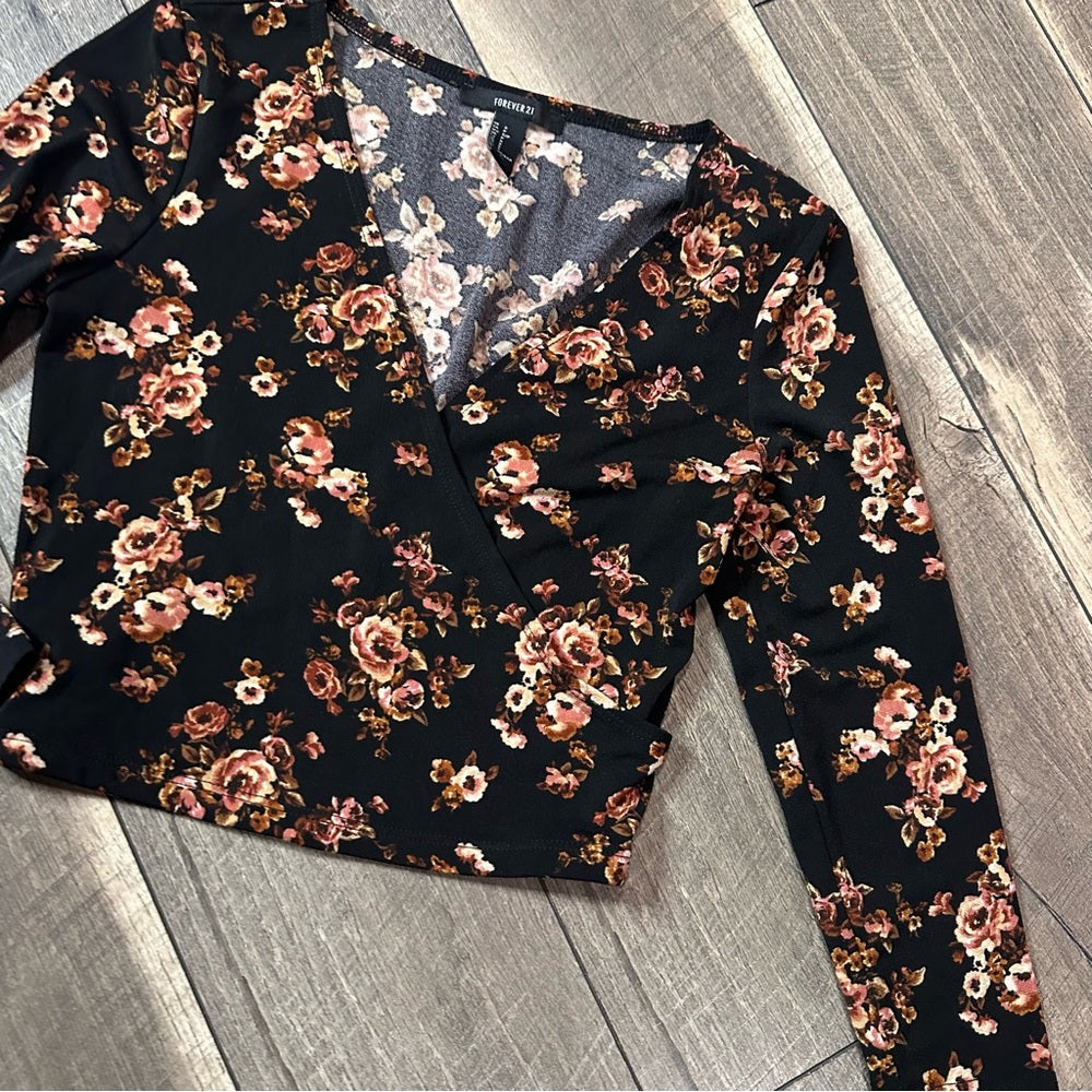 Forever 21 Floral 3/4 Crop Top