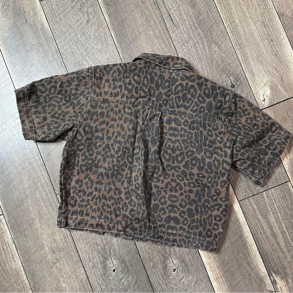 TCEC Leopard Denim Short Sleeve Top