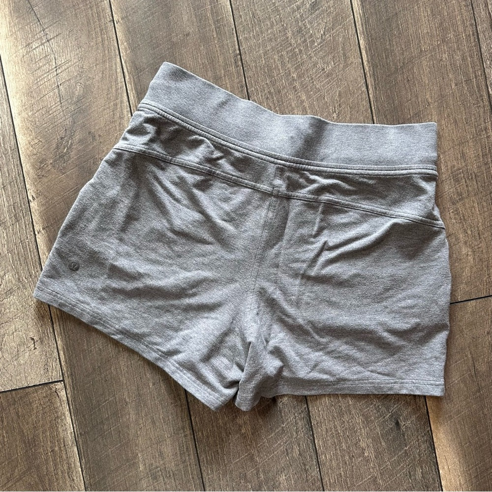 Lululemon Every Moment Short *3.5"
Heathered Mod Medium Grey / Slate