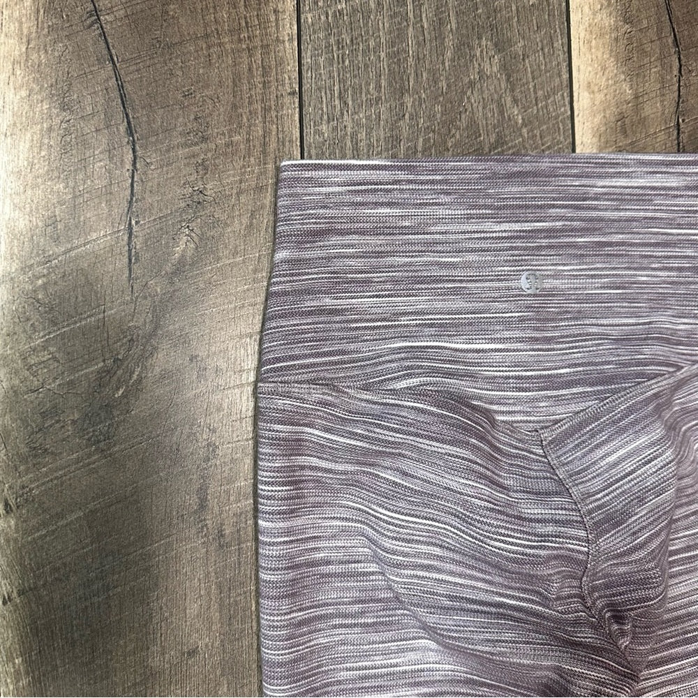 Lululemon Align Crop *21"
Heathered Black Cherry White / Black Cherry