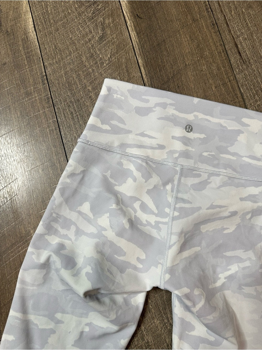 Lululemon Wunder Under Short 10"
Incognito Camo Jacquard Alpine White Starlight