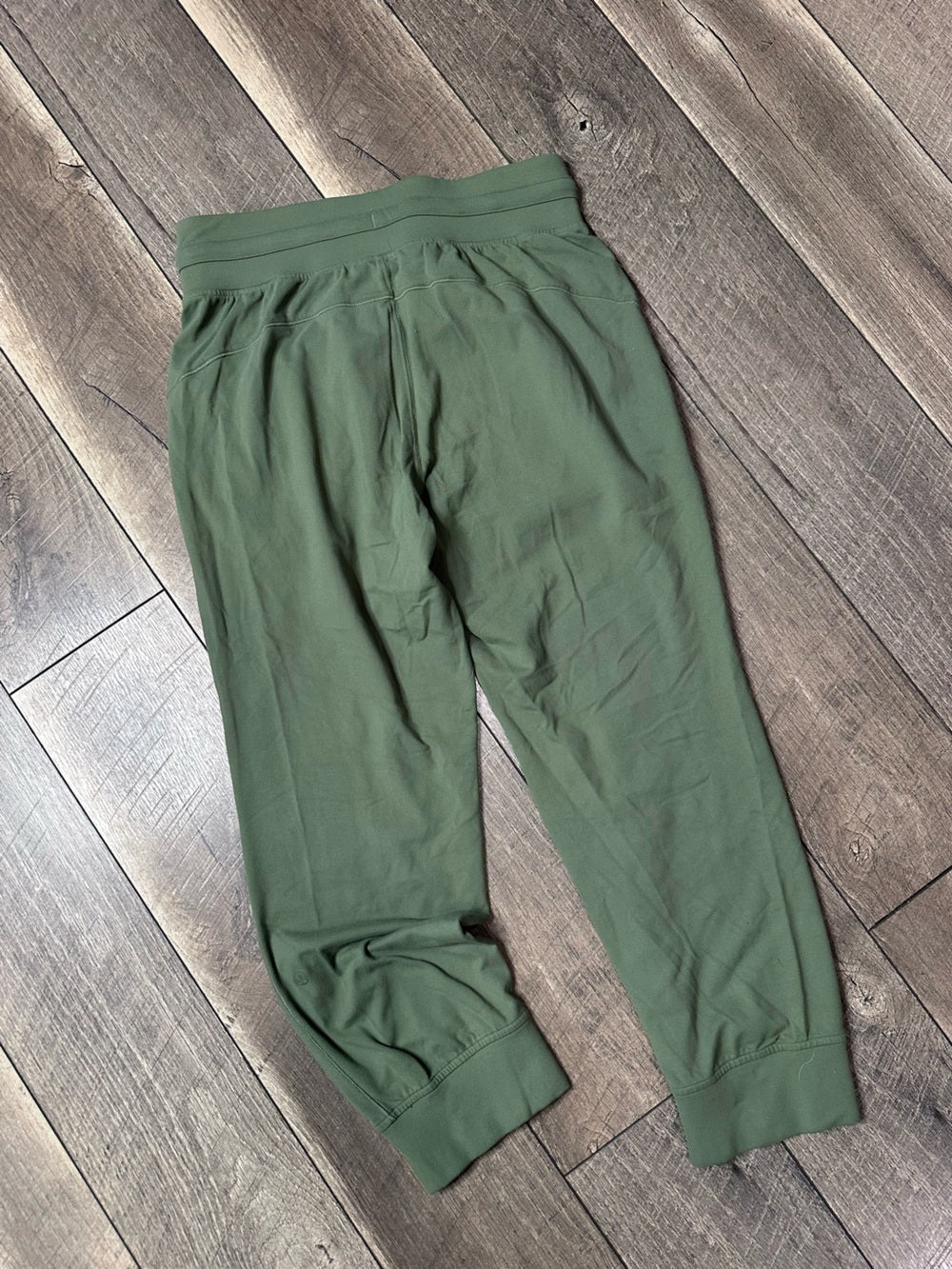 Lululemon Ready to Rulu High-Rise Jogger Crop
Green Twill