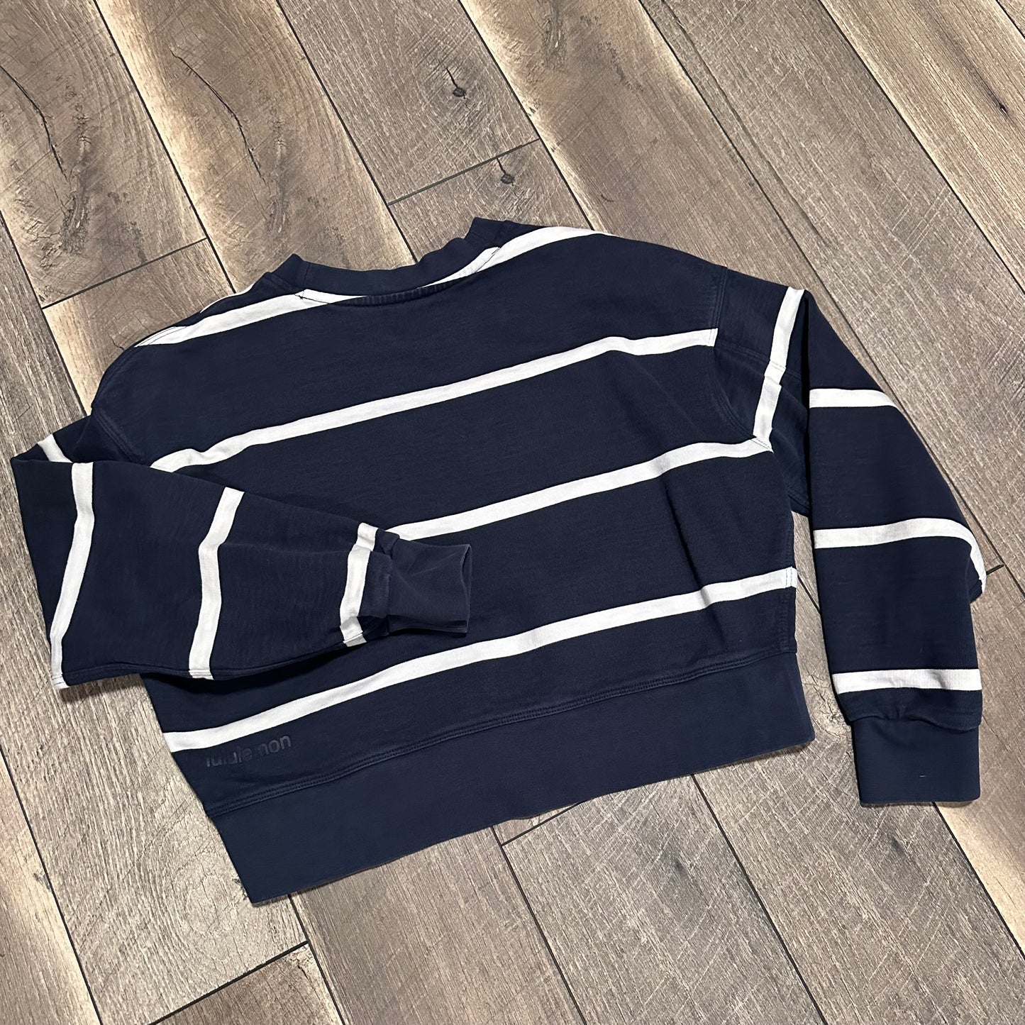 Lululemon Perfectly Oversized Cropped Crew *Stripe
Boundless Stripe True Navy Antique White