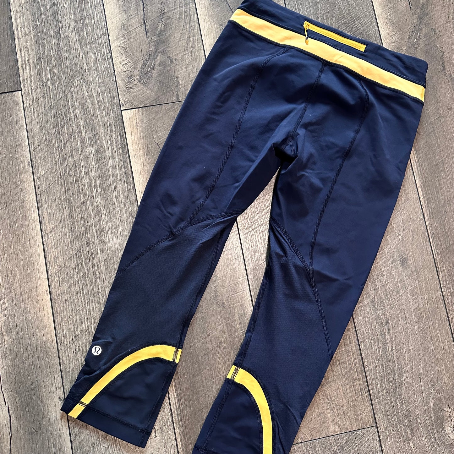 Lululemon Run: Inspire Crop II Inkwell / Burning Yellow