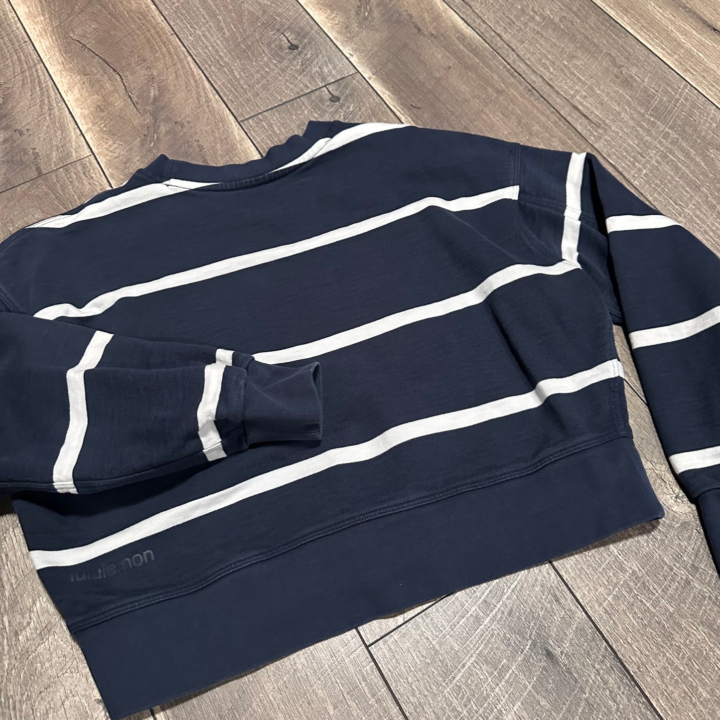 Lululemon Perfectly Oversized Cropped Crew *Stripe
Boundless Stripe True Navy Antique White