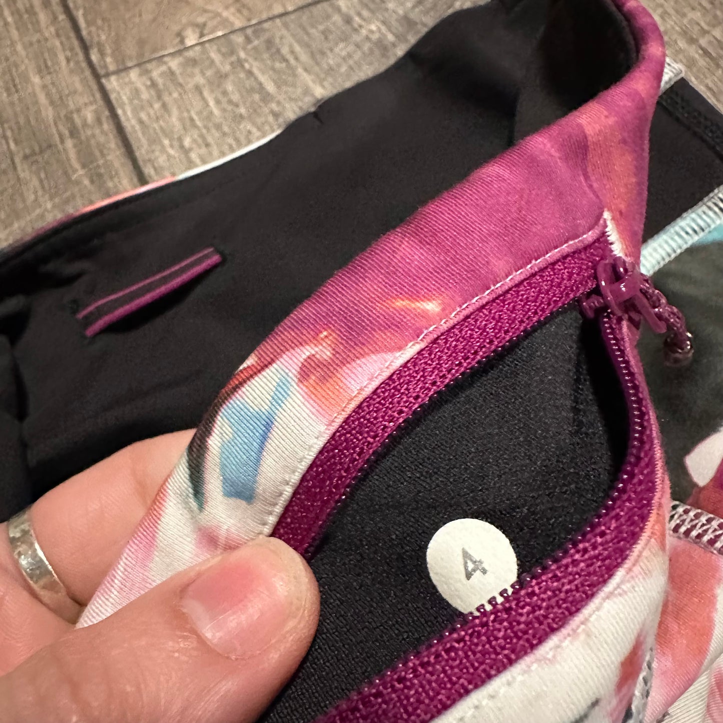 Lululemon Run Inspire Crop II *All Full-On Luxtreme
Pigment Wave Multi / Black