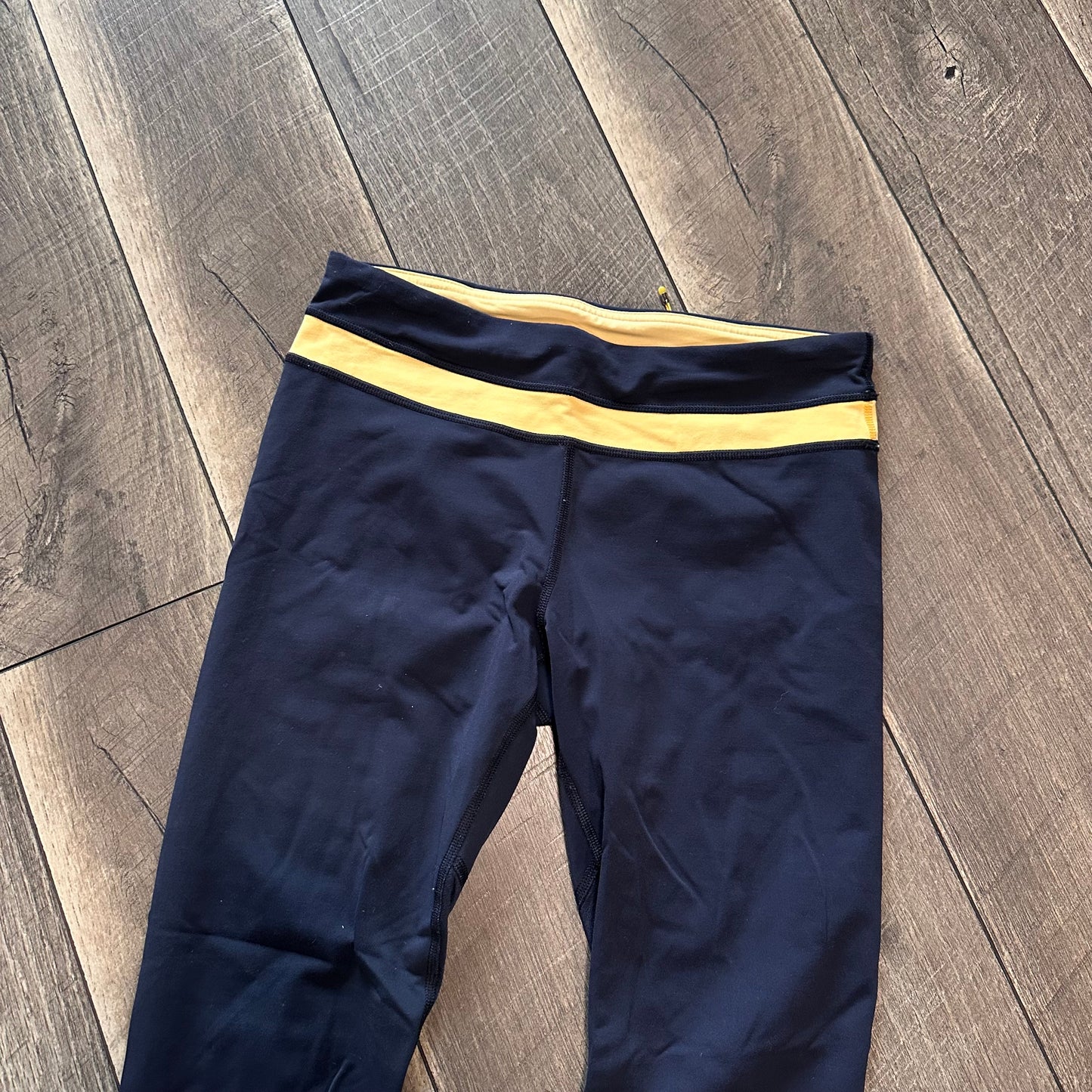 Lululemon Run: Inspire Crop II Inkwell / Burning Yellow