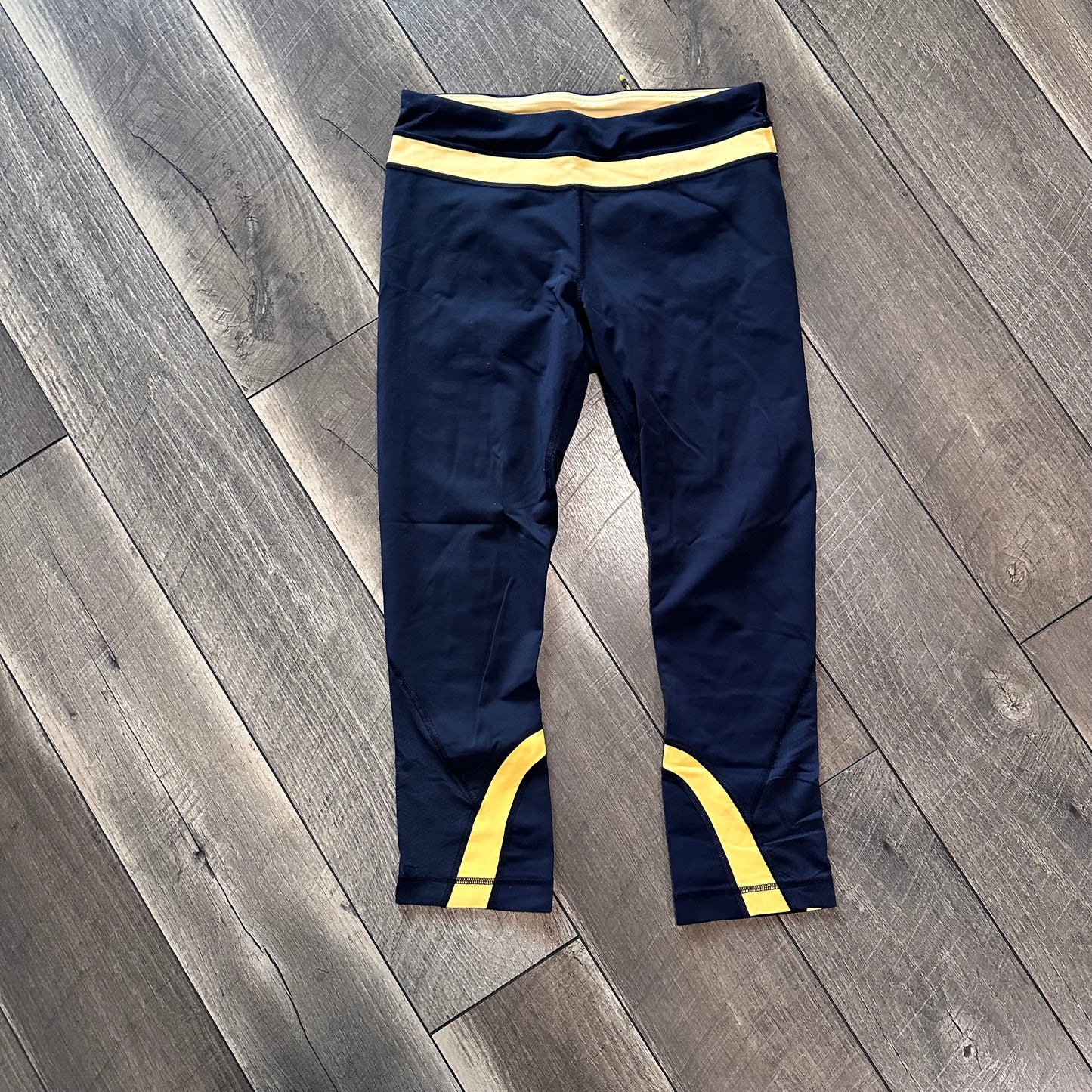 Lululemon Run: Inspire Crop II Inkwell / Burning Yellow