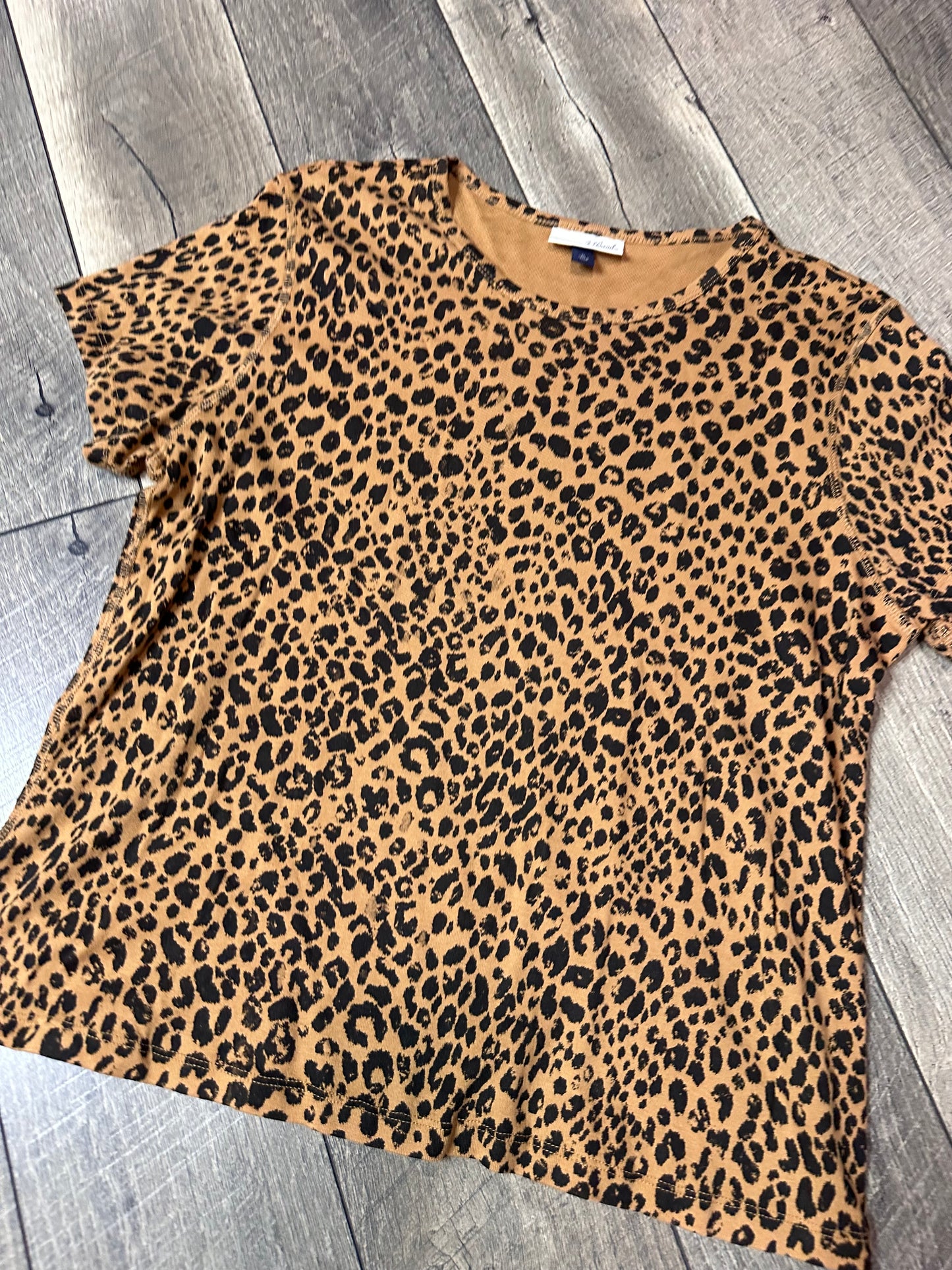 Universal Threads Leopard Short Sleeve