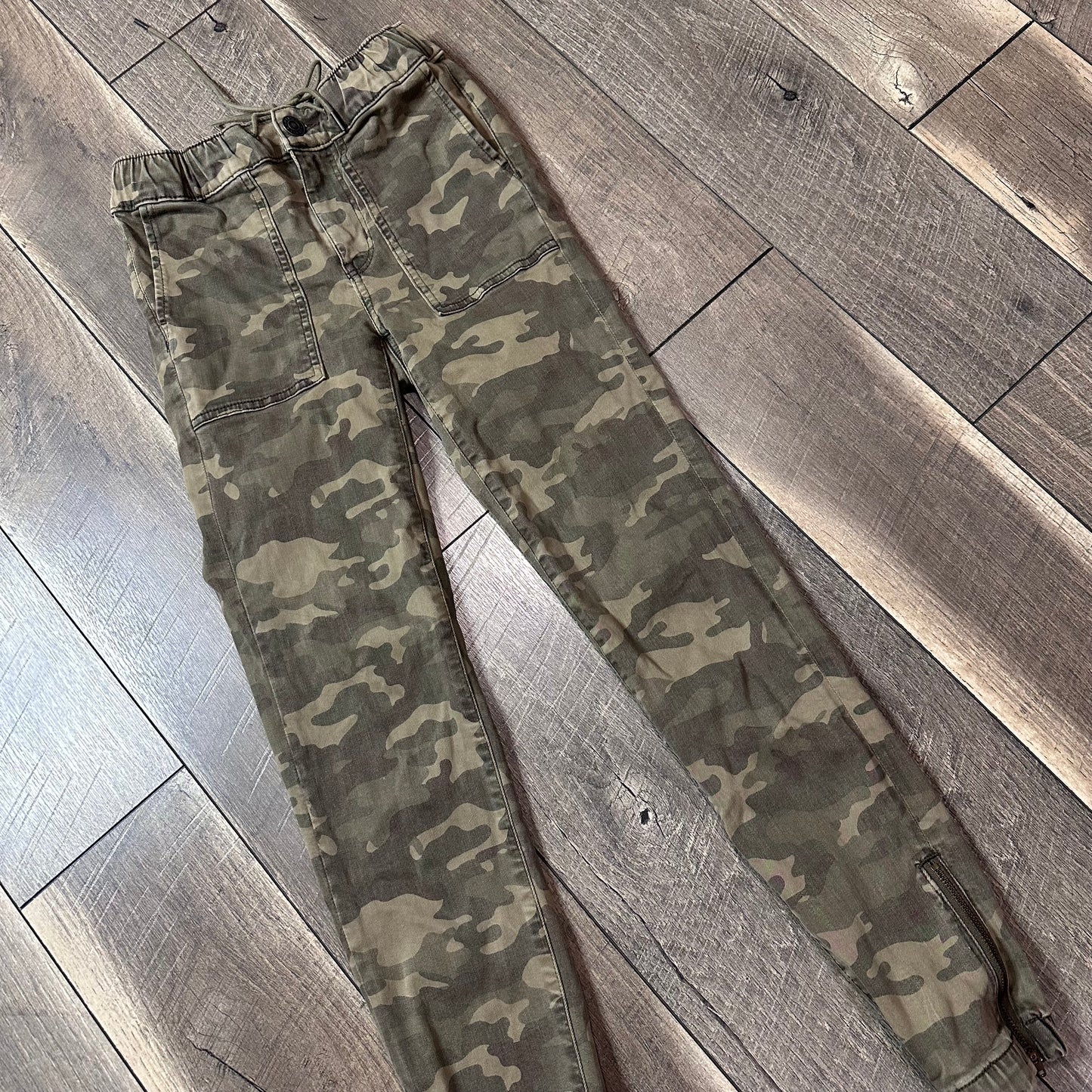 American Eagle Camo Joggers