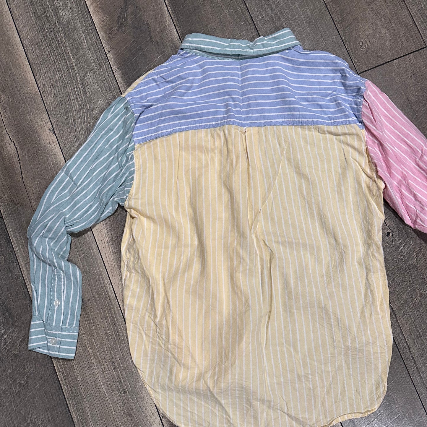 American Eagle Multicolor Button Down