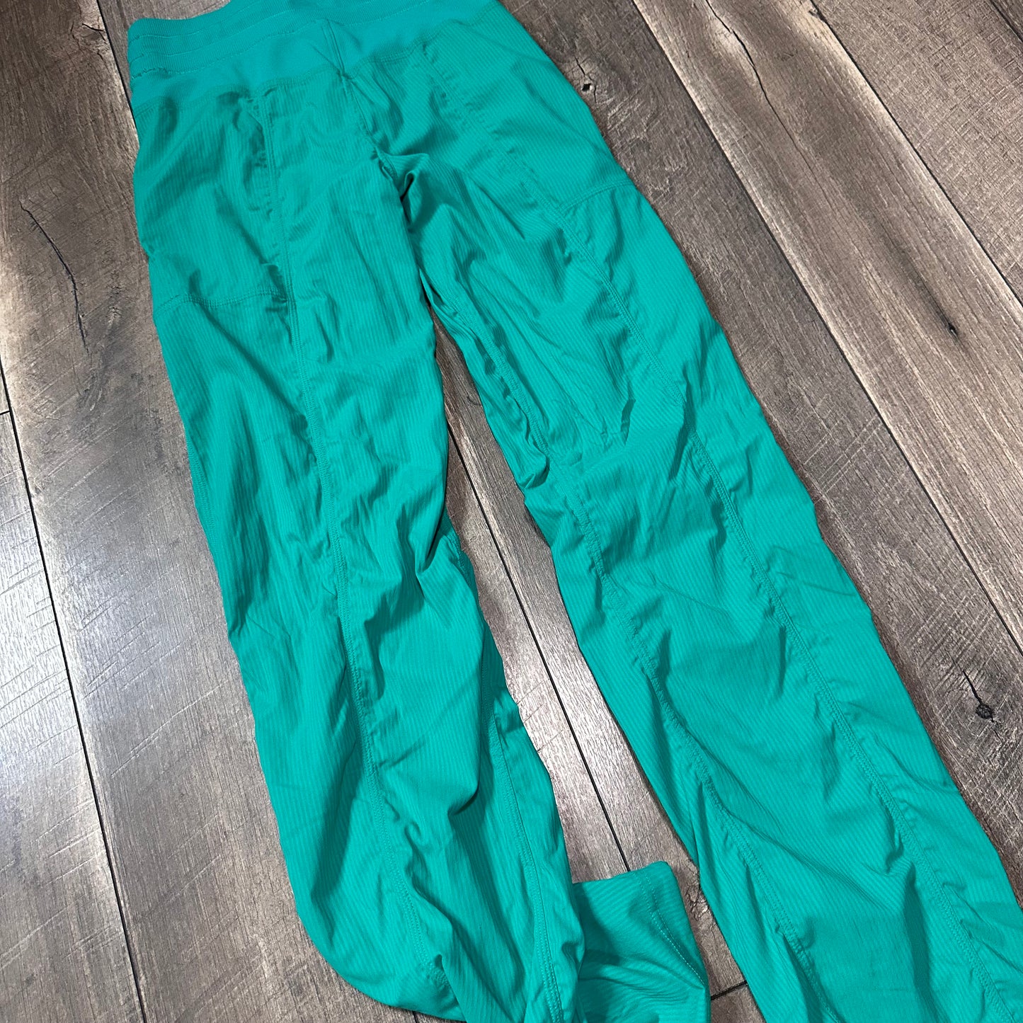Lululemon Dance Studio Mid-Rise Pant *Full Length
Kelly Green