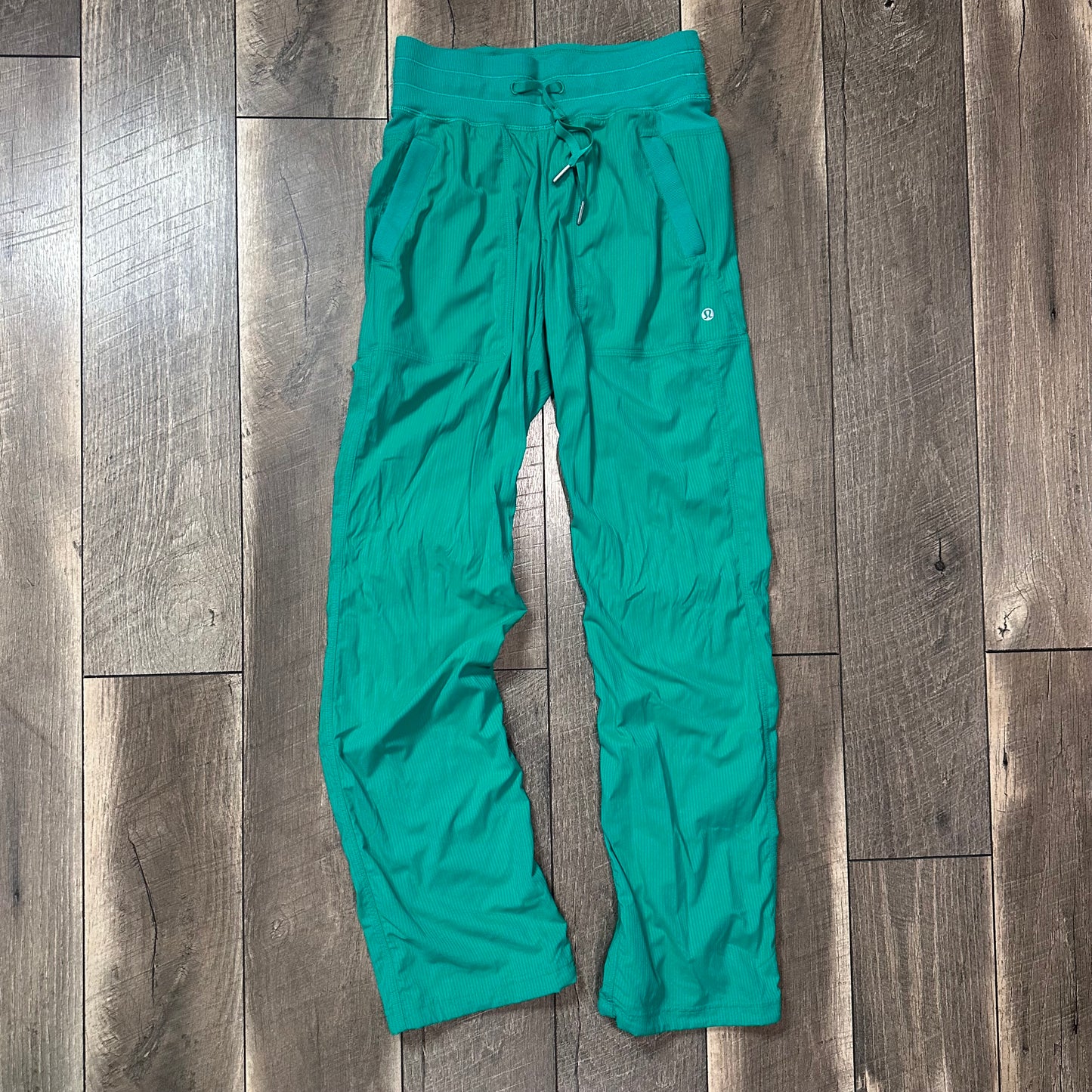 Lululemon Dance Studio Mid-Rise Pant *Full Length
Kelly Green