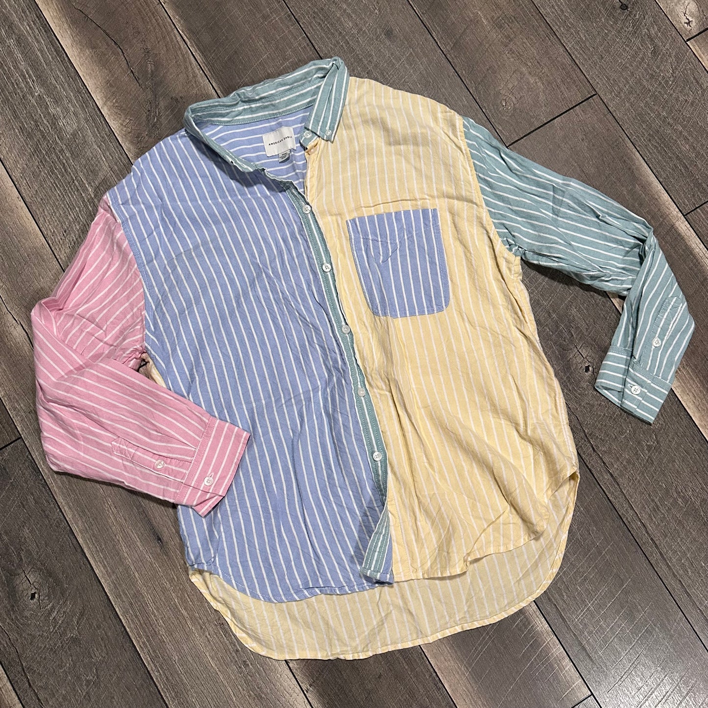 American Eagle Multicolor Button Down