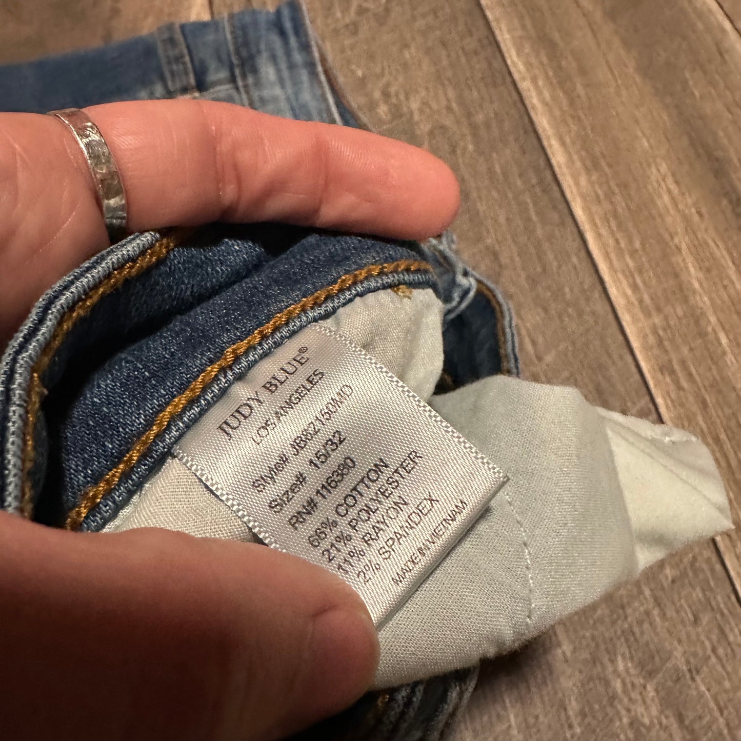 Judy Blue Distressed Skinny Jeans