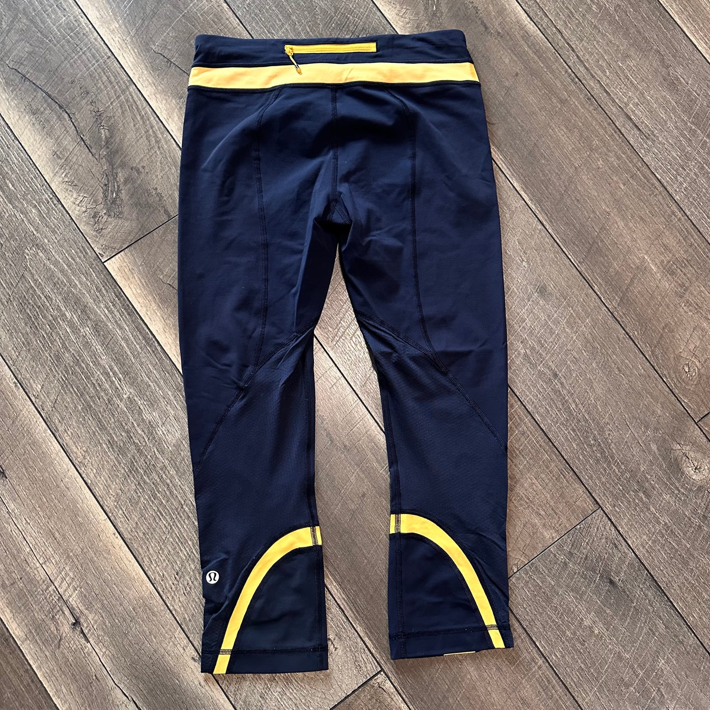 Lululemon Run: Inspire Crop II Inkwell / Burning Yellow