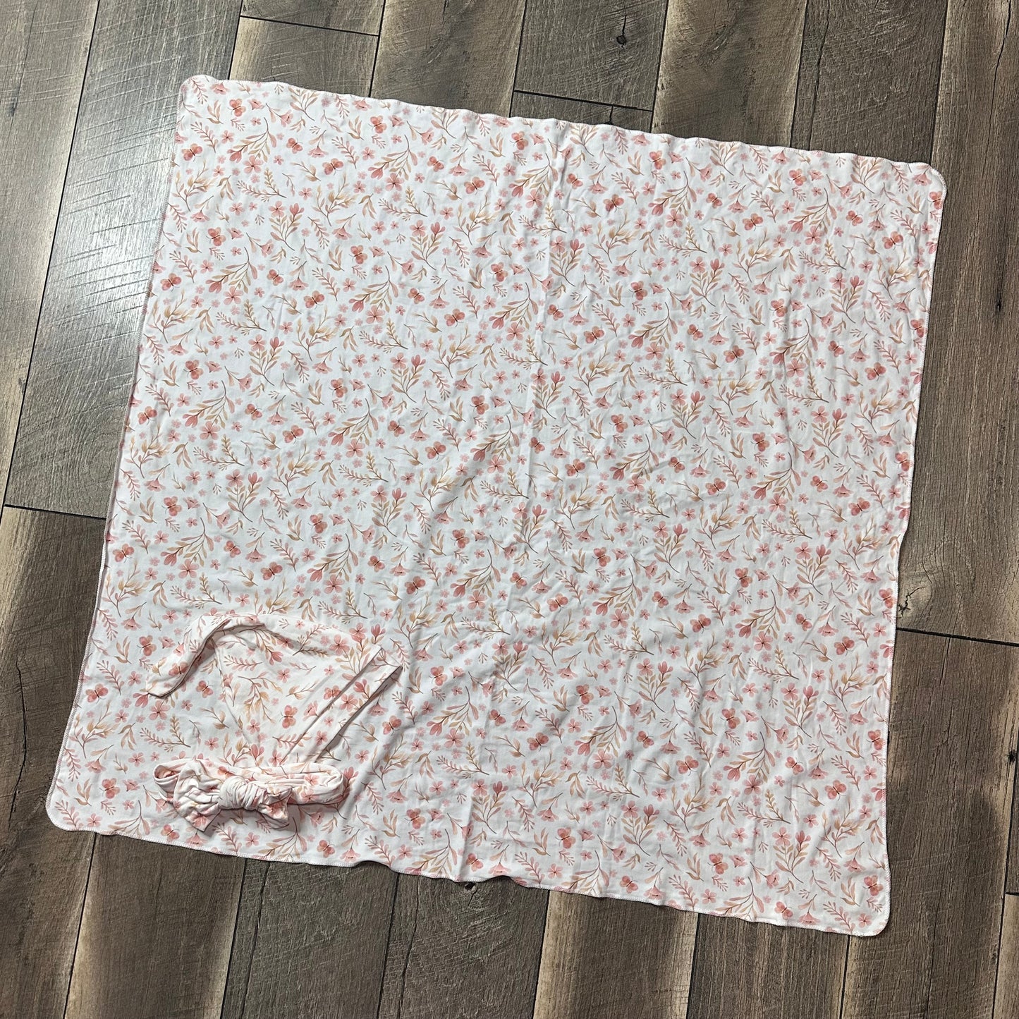 Konssy Buttery Soft Swaddle + Hat/Headband