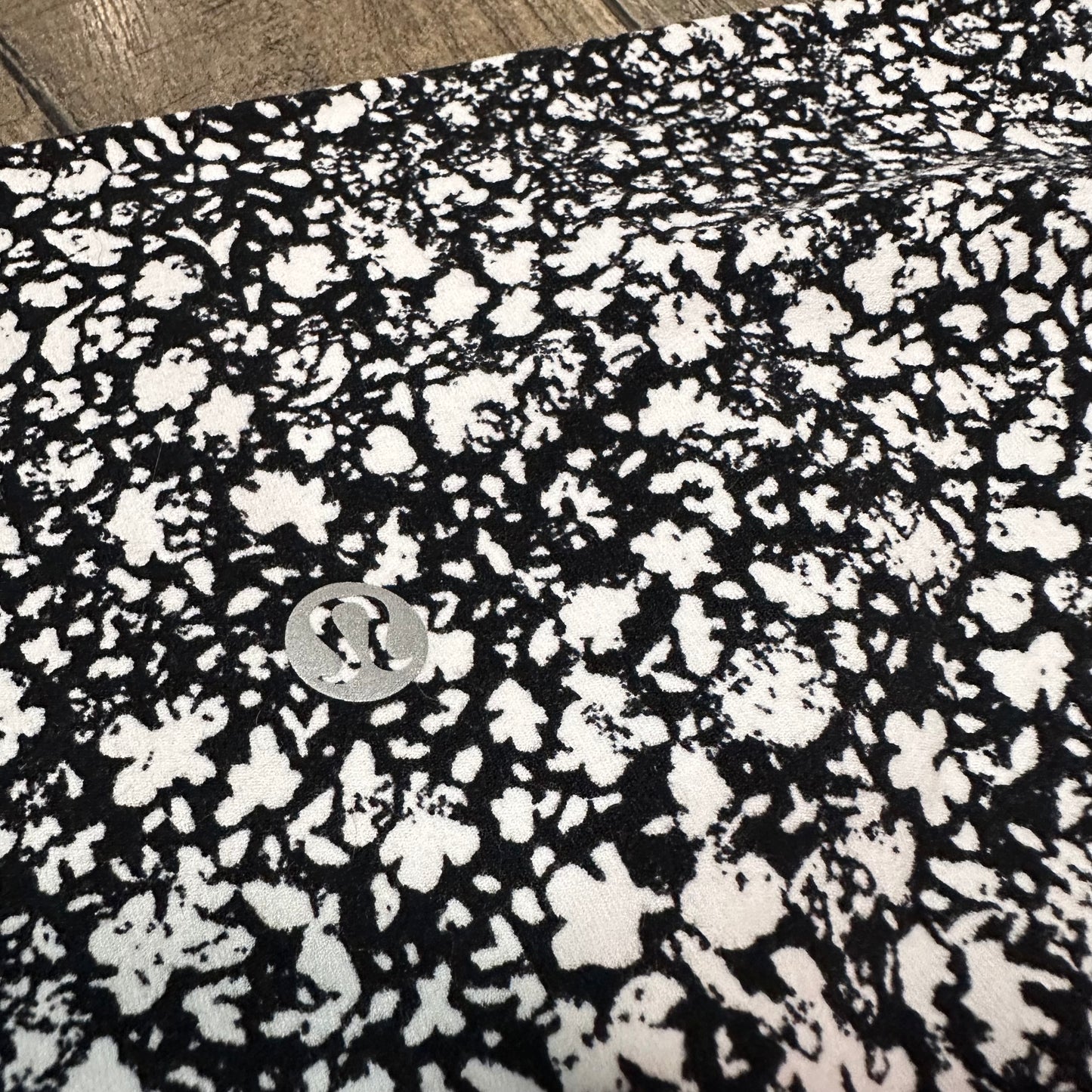 Lululemon Align High-Rise Pant 25"
Venture Floral Alpine White Black