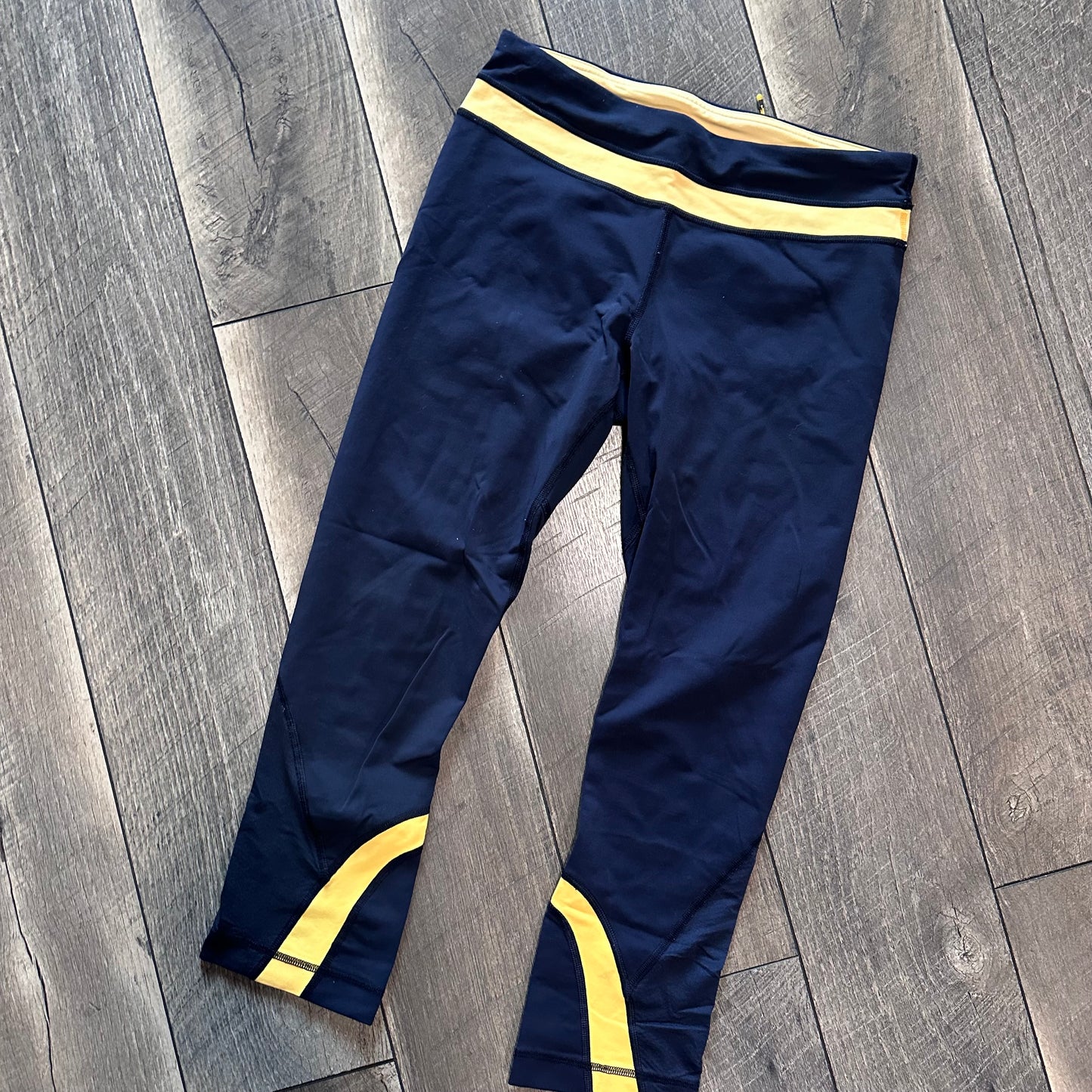 Lululemon Run: Inspire Crop II Inkwell / Burning Yellow