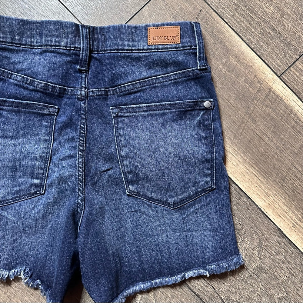 Judy Blue Pull On Dolphin Hem Shorts