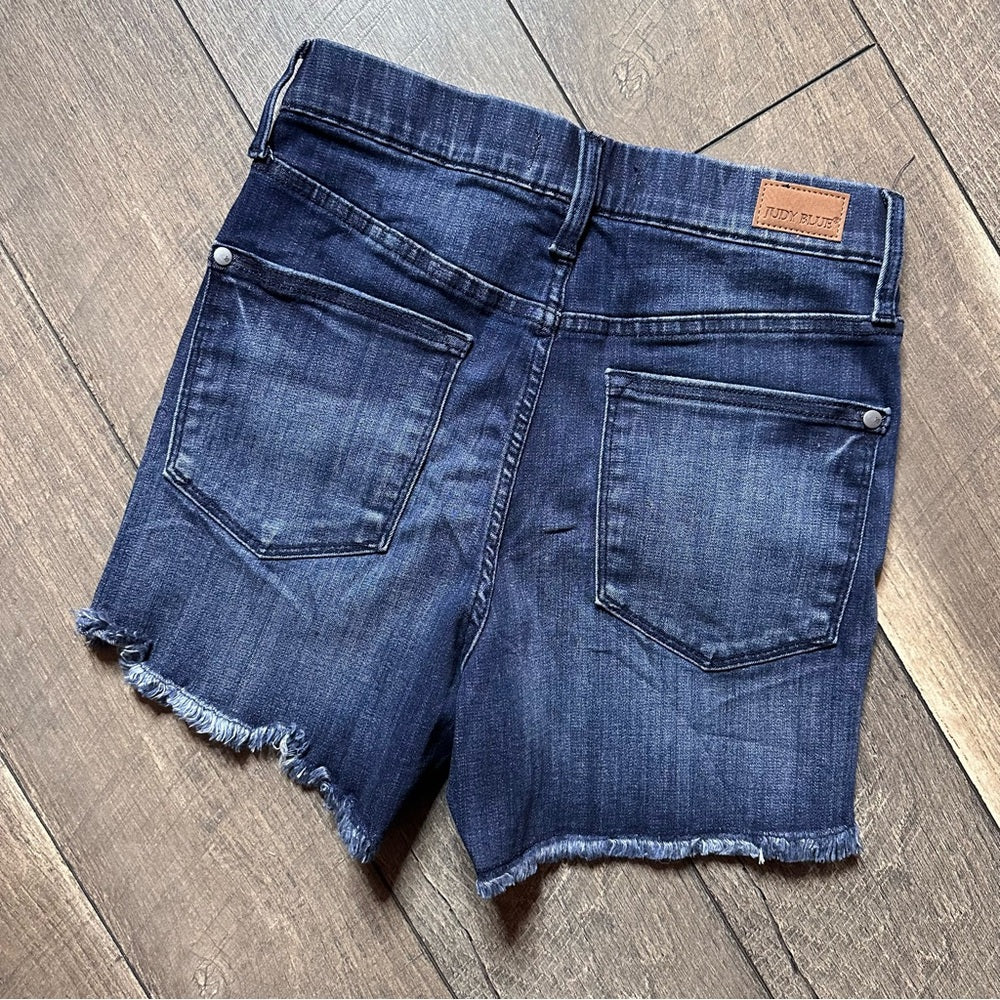 Judy Blue Pull On Dolphin Hem Shorts