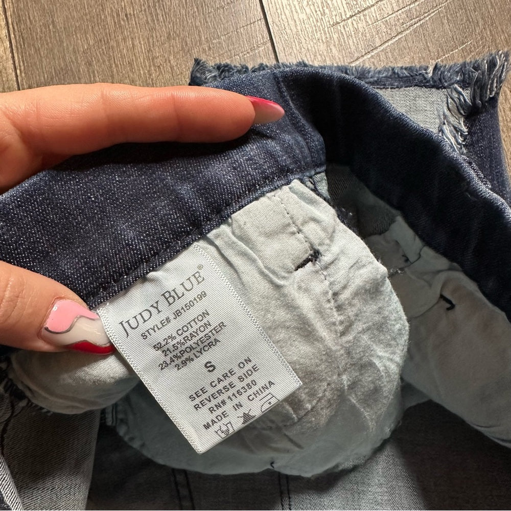 Judy Blue Pull On Dolphin Hem Shorts