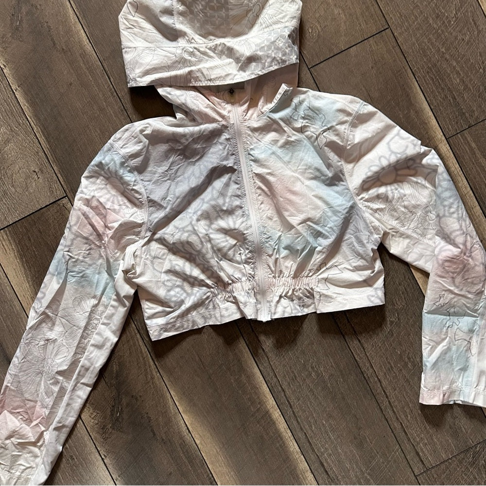 Lululemon Crop Abstract Flower Logo Running Jacket