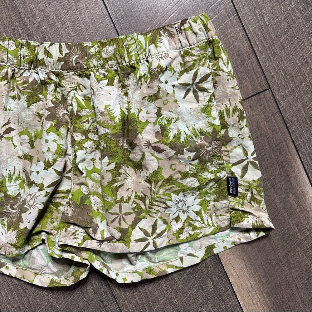 NWOT 💚 Patagonia Barely Baggie Shorts 2.5”