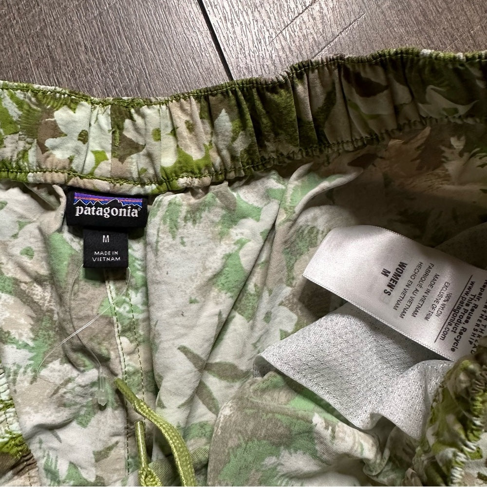 NWOT 💚 Patagonia Barely Baggie Shorts 2.5”