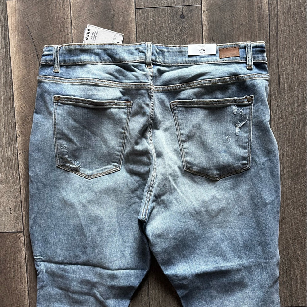 Judy Blue Plus Size Mid Rise Monroe Distressed Boyfriend Mom Jeans