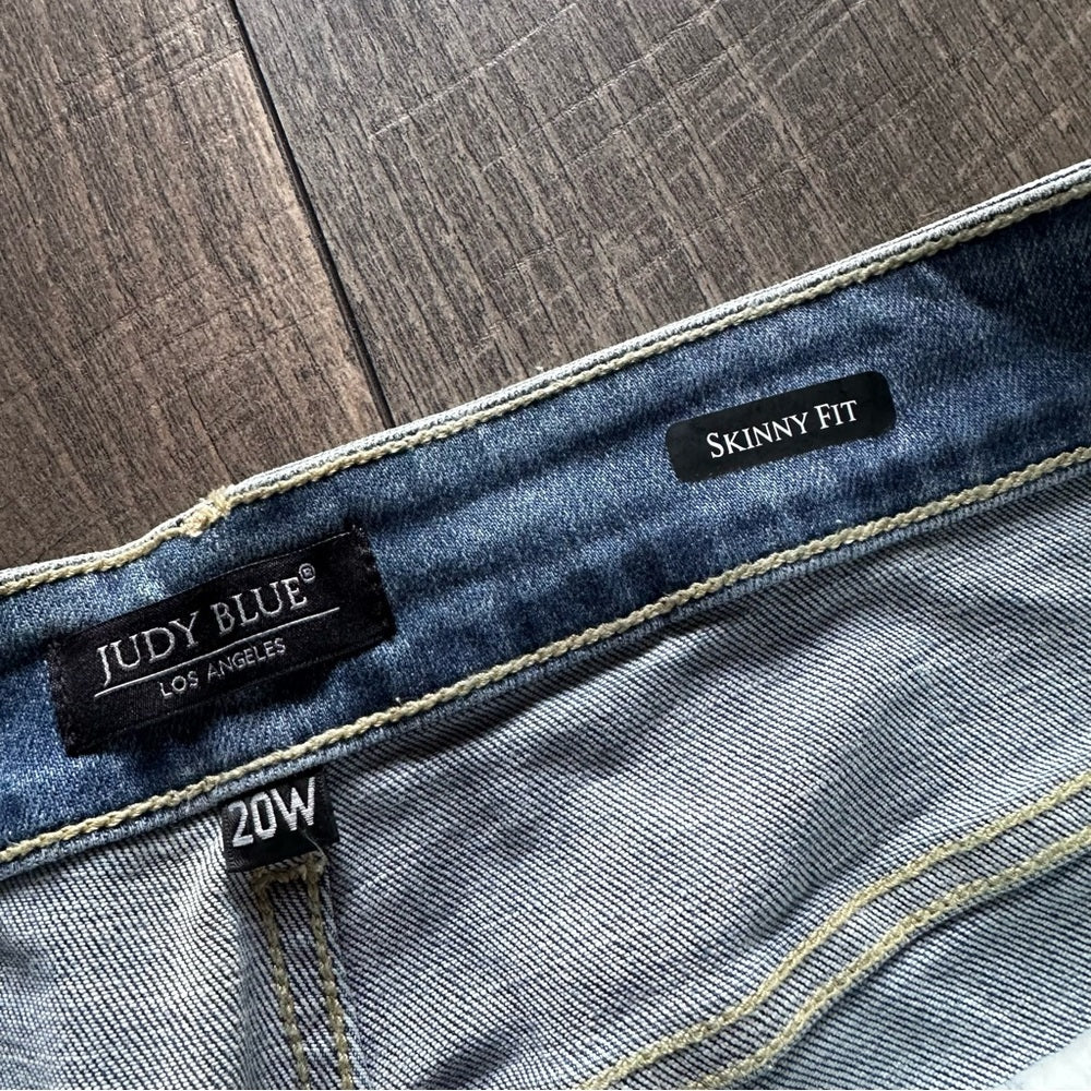 Judy Blue Distressed Skinny Fit Jeans