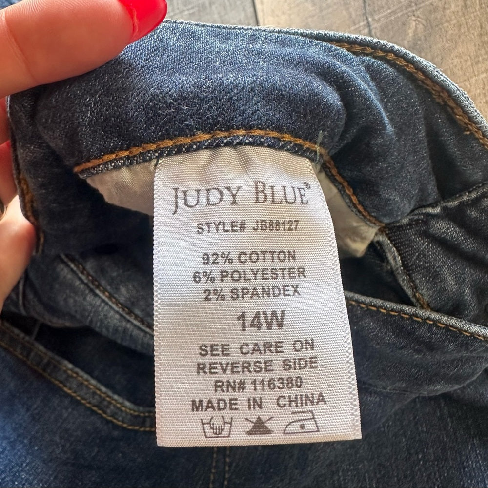Judy Blue Hi Rise Crop Straight Leg Jeans