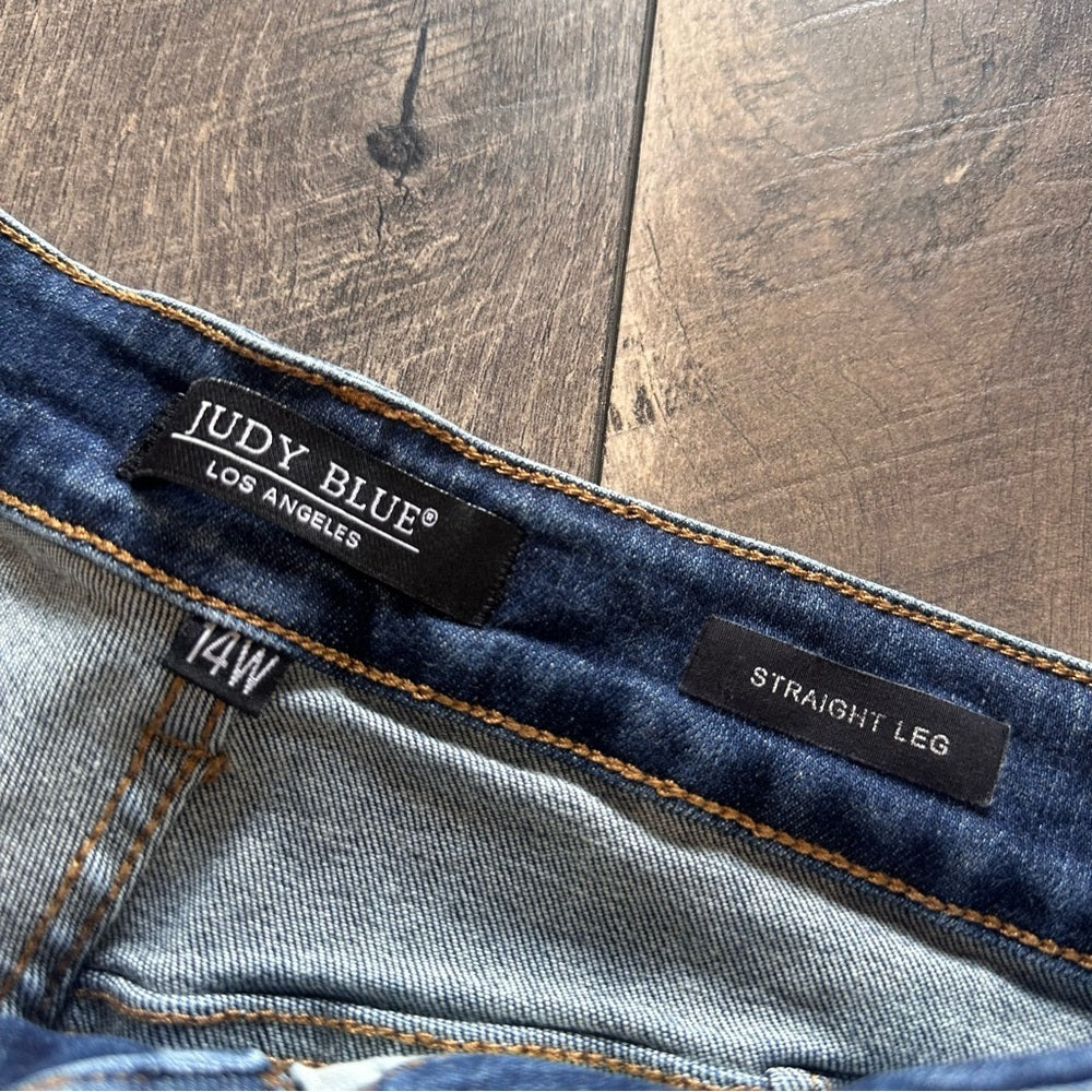 Judy Blue Hi Rise Crop Straight Leg Jeans