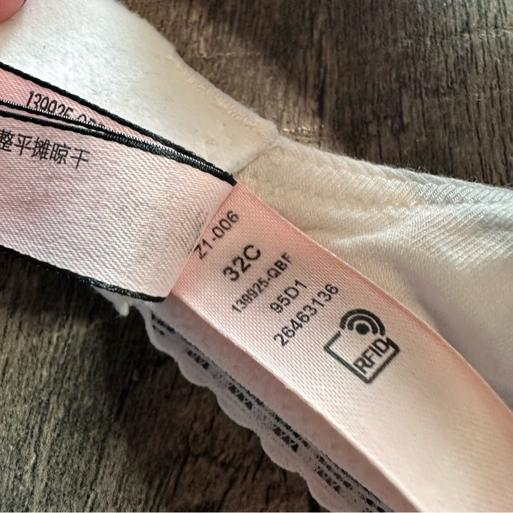 Victoria’s Secret T-Shirt Lined Bra