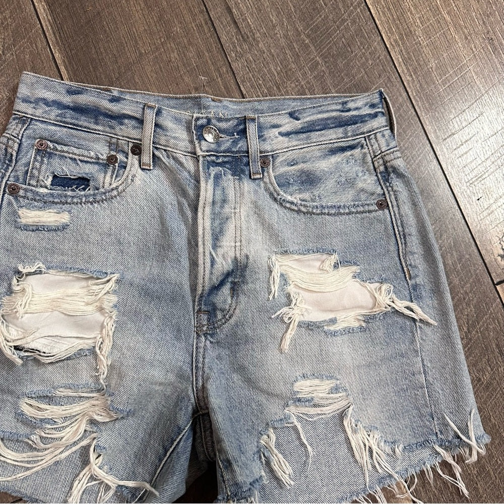 American Eagle 90’s Boyfriend Shorts