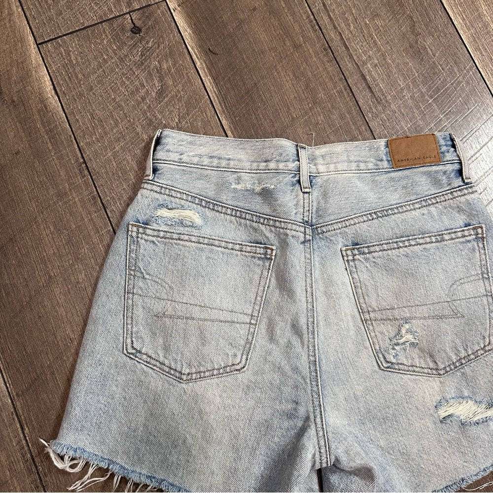 American Eagle 90’s Boyfriend Shorts