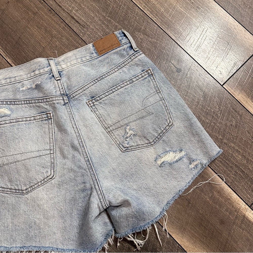 American Eagle 90’s Boyfriend Shorts