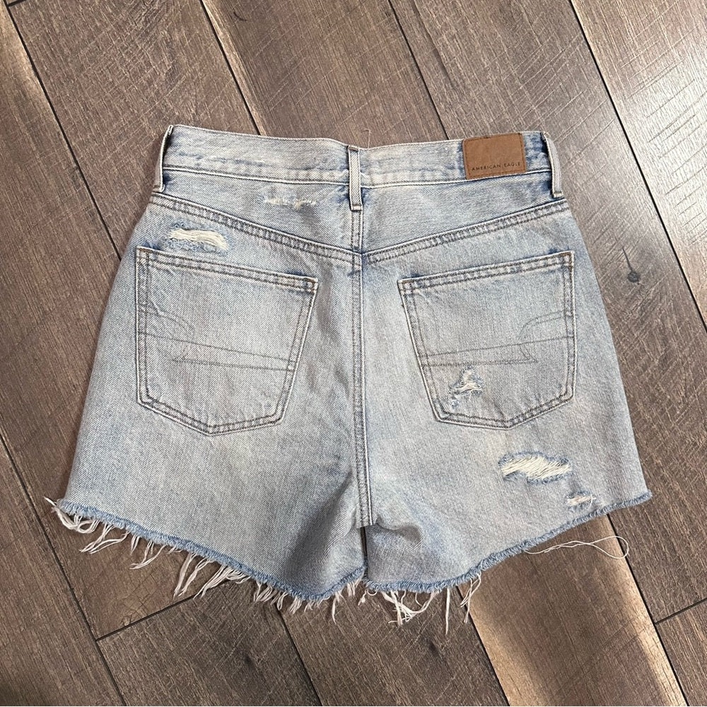 American Eagle 90’s Boyfriend Shorts