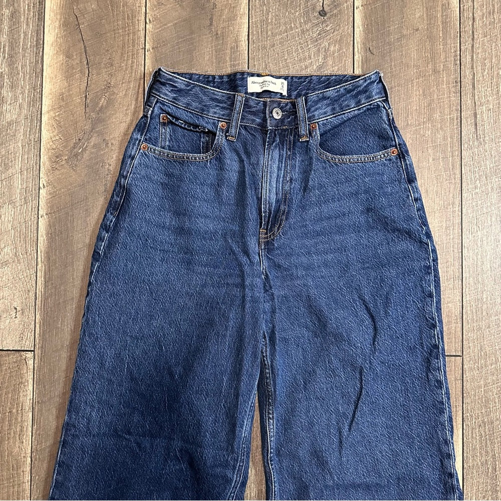 Abercrombie & Fitch The Wide Leg High Rise Jeans