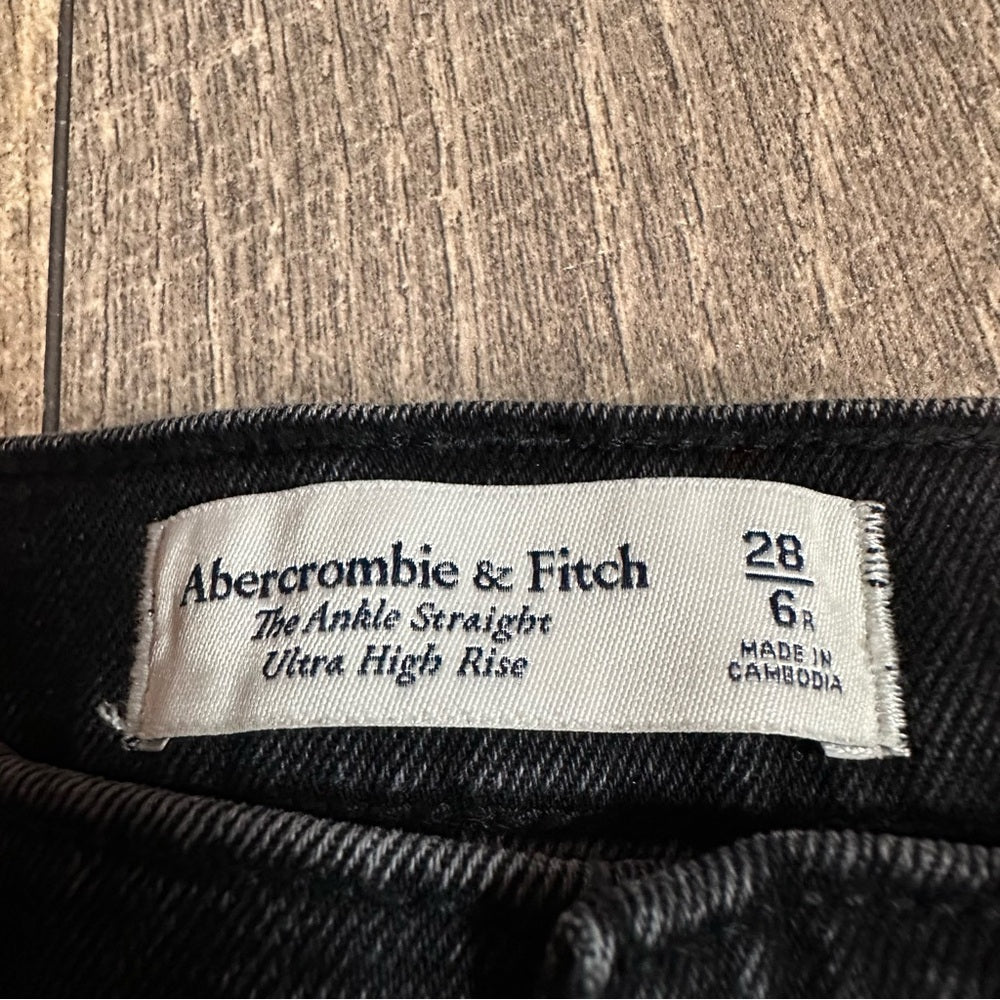 Abercrombie & Fitch The Ankle Straight Jeans