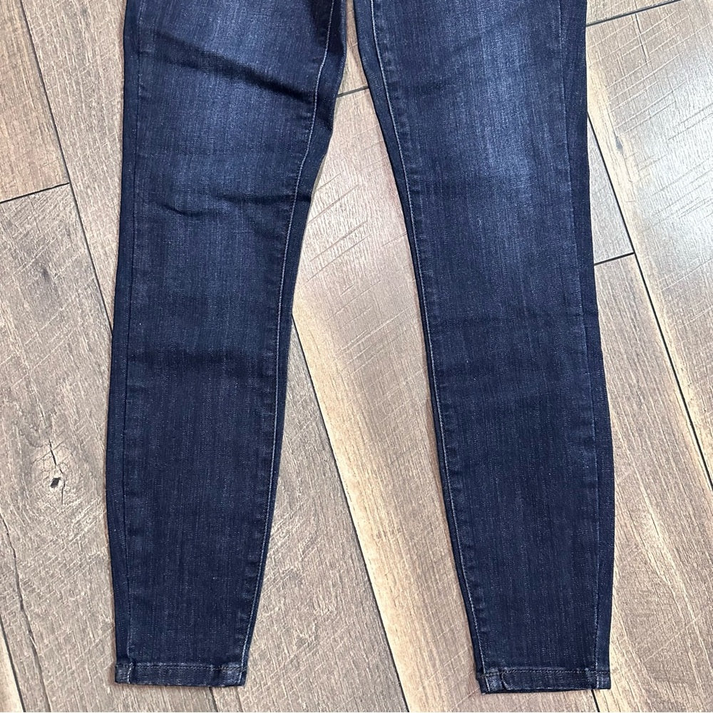 Judy Blue Buttonfly Skinny Jeans