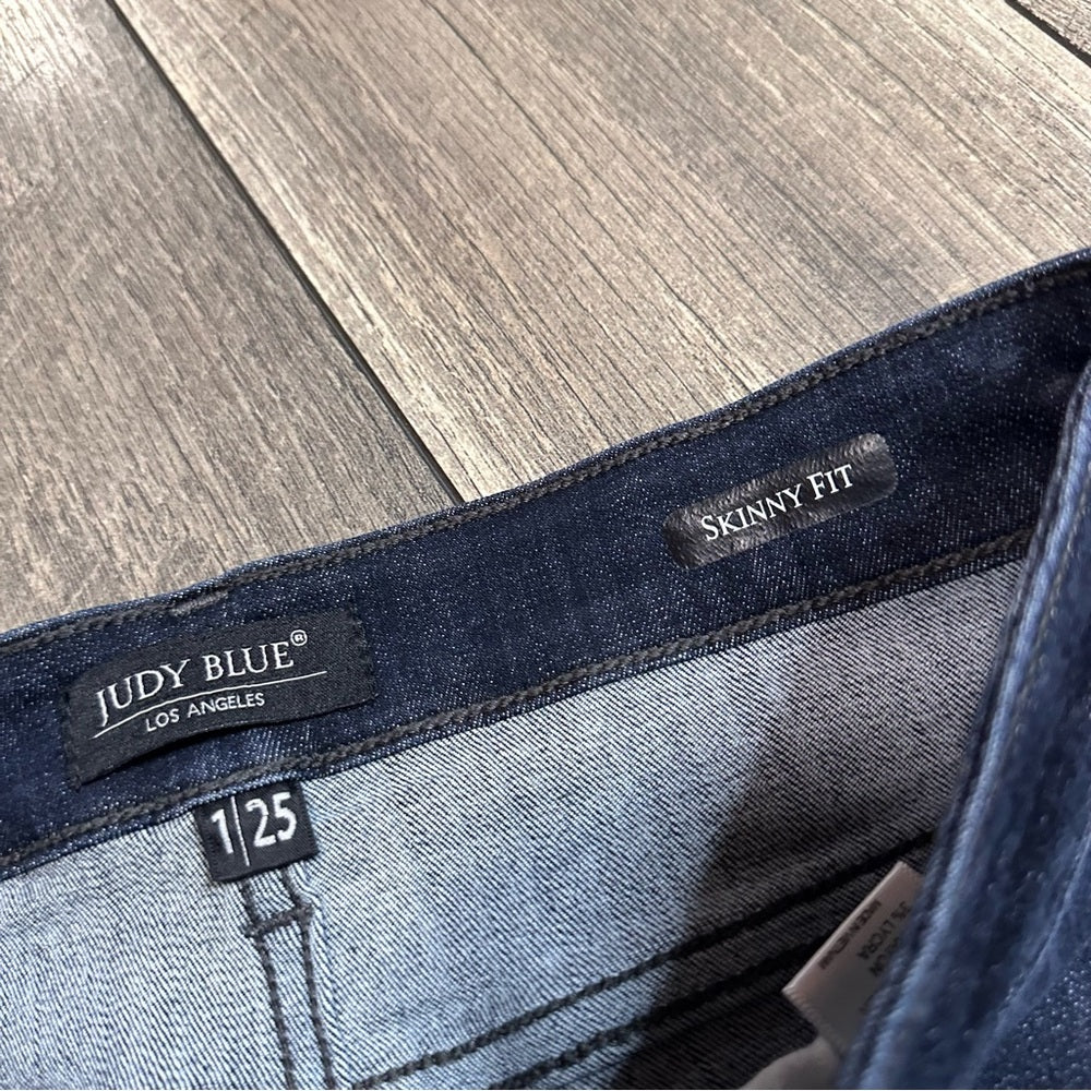 Judy Blue Buttonfly Skinny Jeans