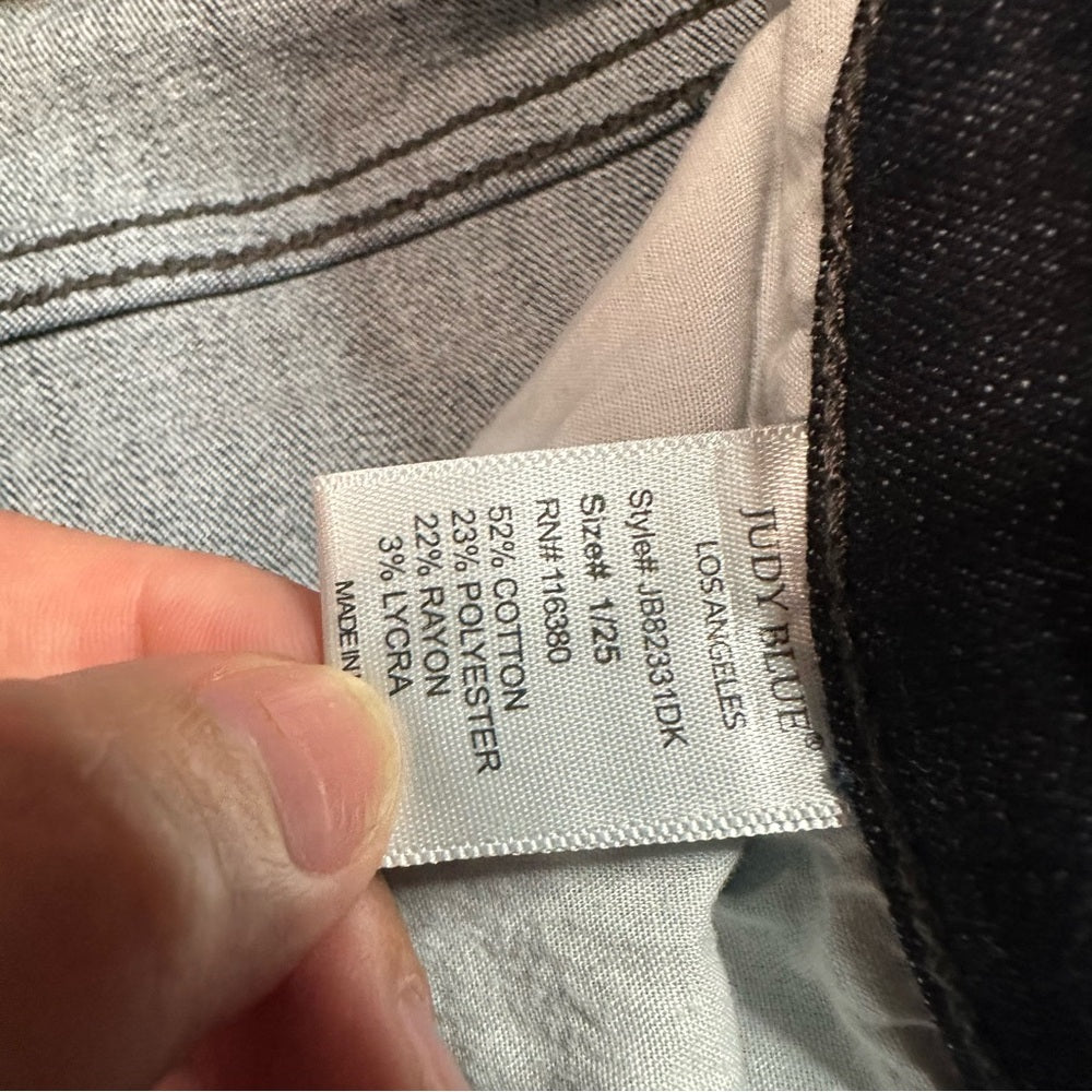 Judy Blue Buttonfly Skinny Jeans