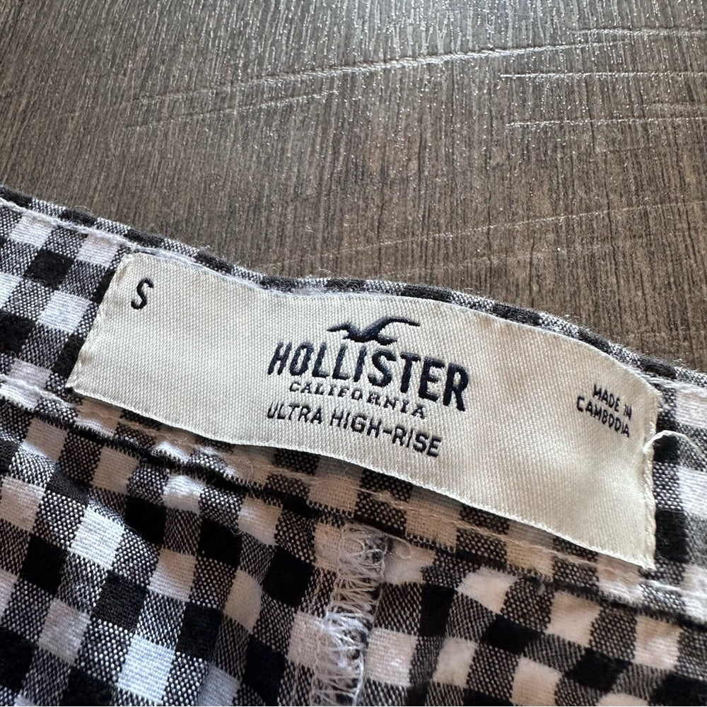 Hollister Ultra Hi Rise Checkered Skort