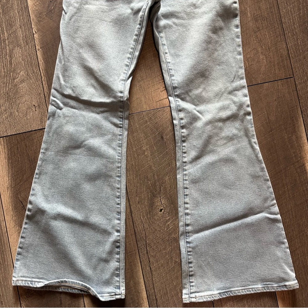 Abercrombie & Fitch Curve Love The Flare Jeans