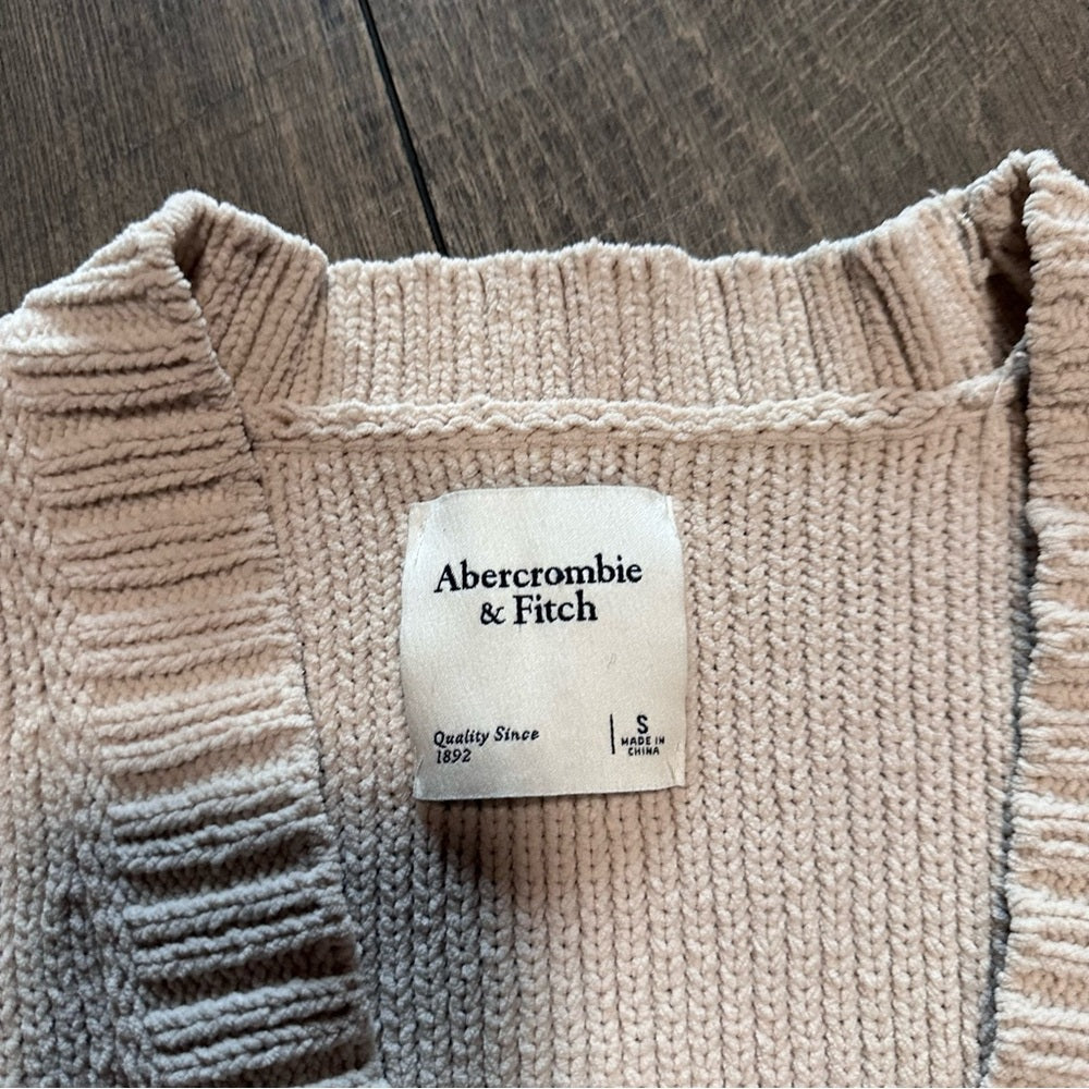 Abercrombie & Fitch Chunky Button Down Sweater