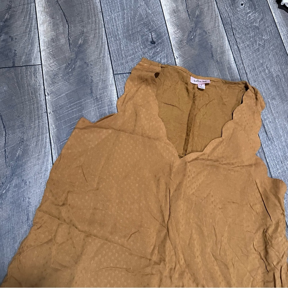 Willow & Root Scallop Hem Tank Top